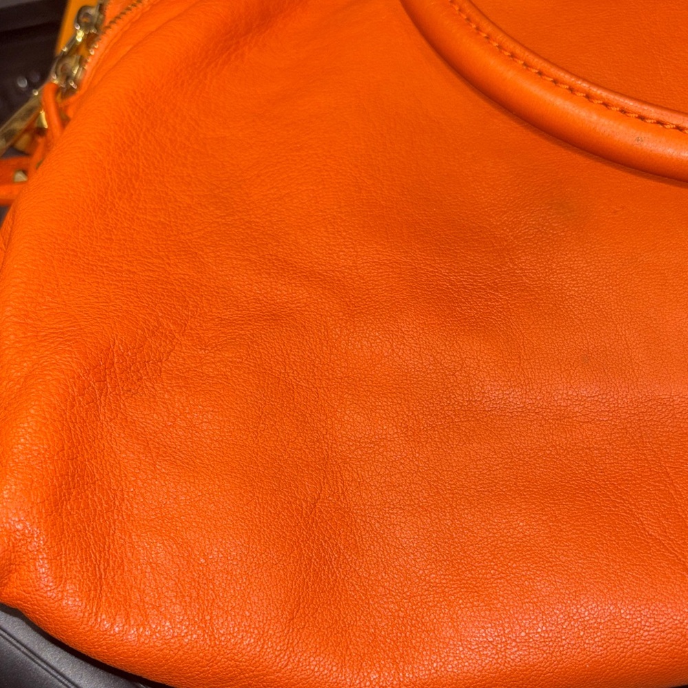 Marc Jacobs Orange Leather Shoulder Bag with Gold Hardware - Picture 8 of 13